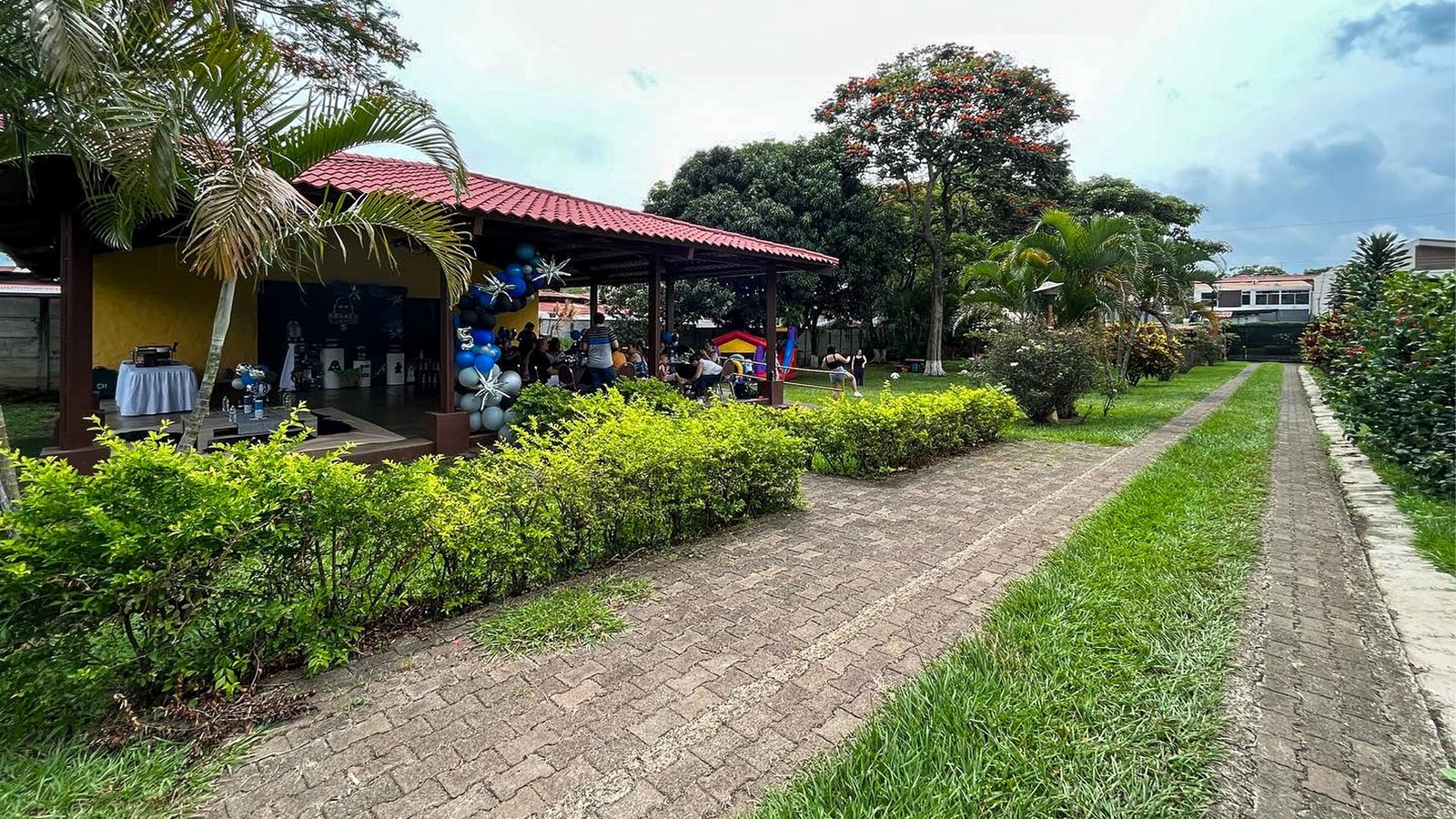 Frente del salón de eventos